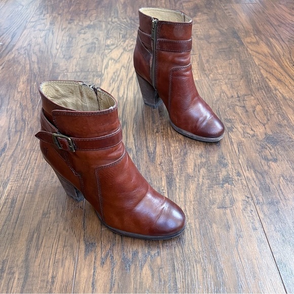 Frye • Patty Riding Bootie brown leather Redwood ankle boot heeled strap buckle - Picture 15 of 15